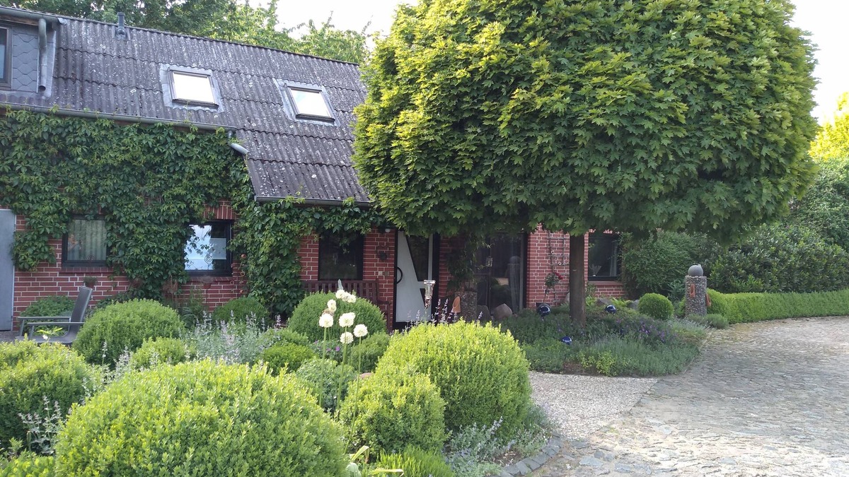 Luckau Apartment | You will find a peaceful idyll and relaxation here in the Apartment-Feldsteingarten.