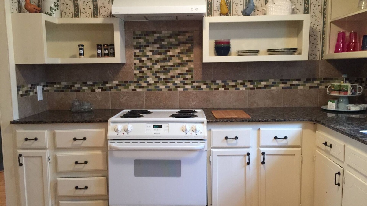Prairieville House | You will love to cook in this Kitchen! It is loaded with space! Fully Sanitized!