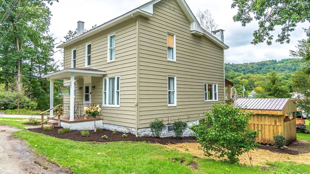 Ohiopyle House | Yough Guest House | 3BR,2BA,Hot Tub, Downtown Ohiopyle!