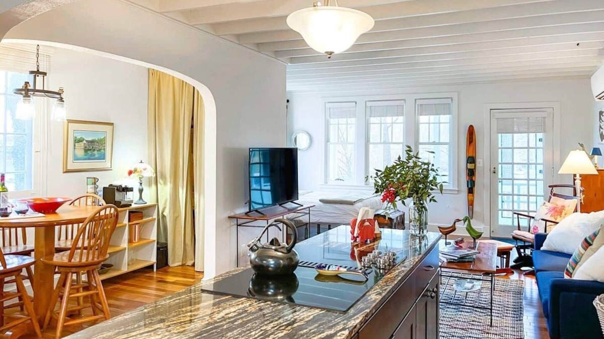 West Annapolis Cottage | Your Annapolis Waterfront retreat - a short walk to Navy Football Home Games - Navy v. South Florida 11/15/25 weekend still available! Or the USNA Gospel Choir Concert weekend of 10/17/25
