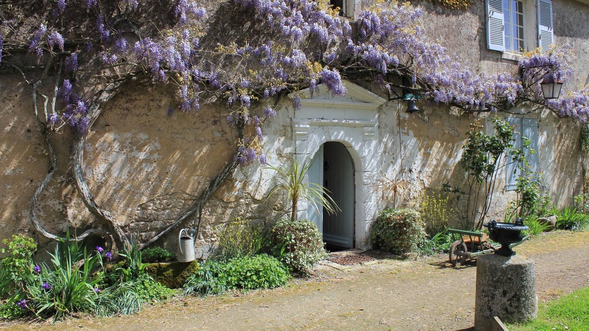 Angles House | Your apartment in the old Abbey with flowers, 2 steps from the ocean