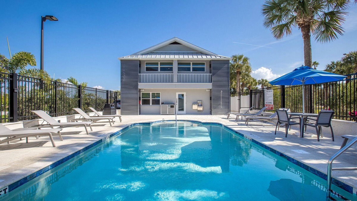 Indian Shores Hotel | Your Beach Adventure Awaits! Near Smugglers Cove Adventure Golf, Beach Access, Pool, Golf
