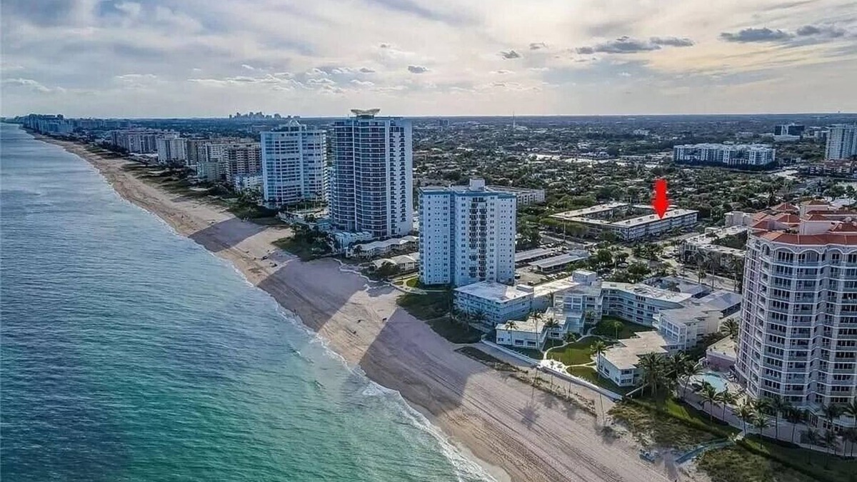 Bel Air Condo | Your Beach Escape only 5 minute walk - Close to all amenities.