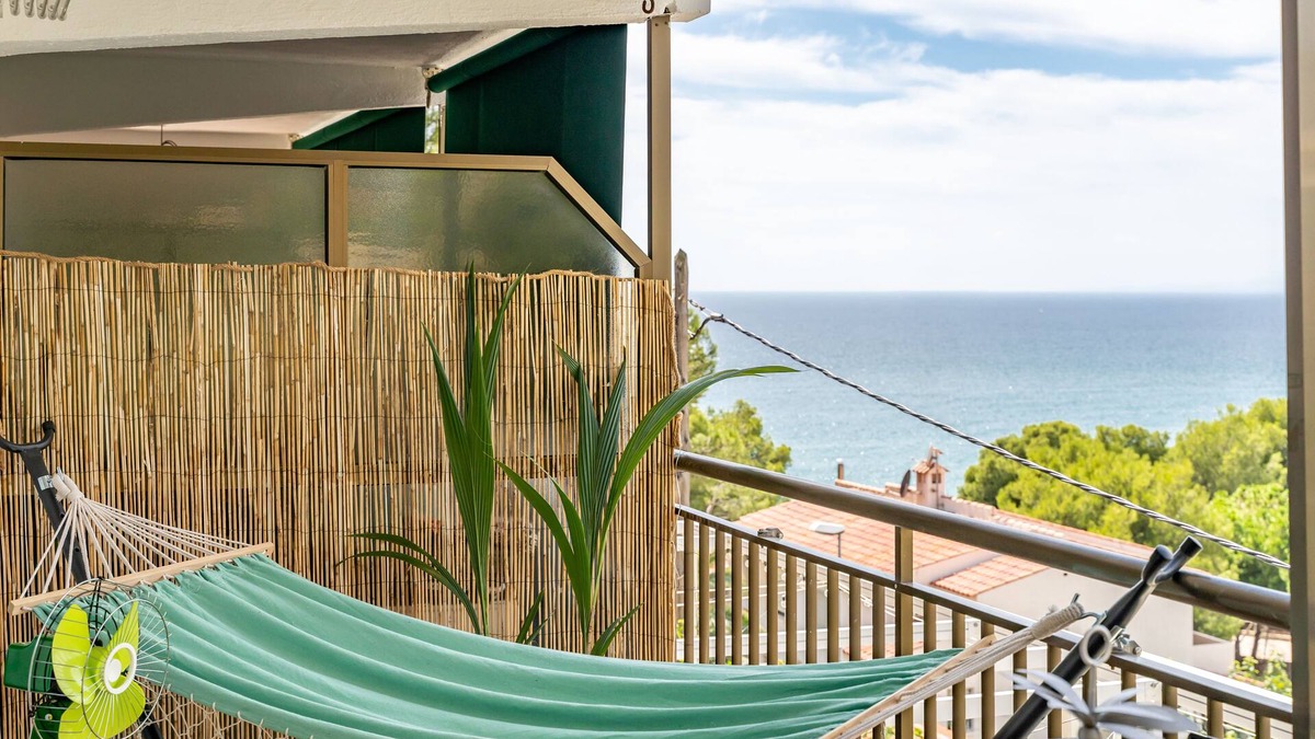 Cap de Salou Apartment | Your Beach Front Retro Hideaway in Salou