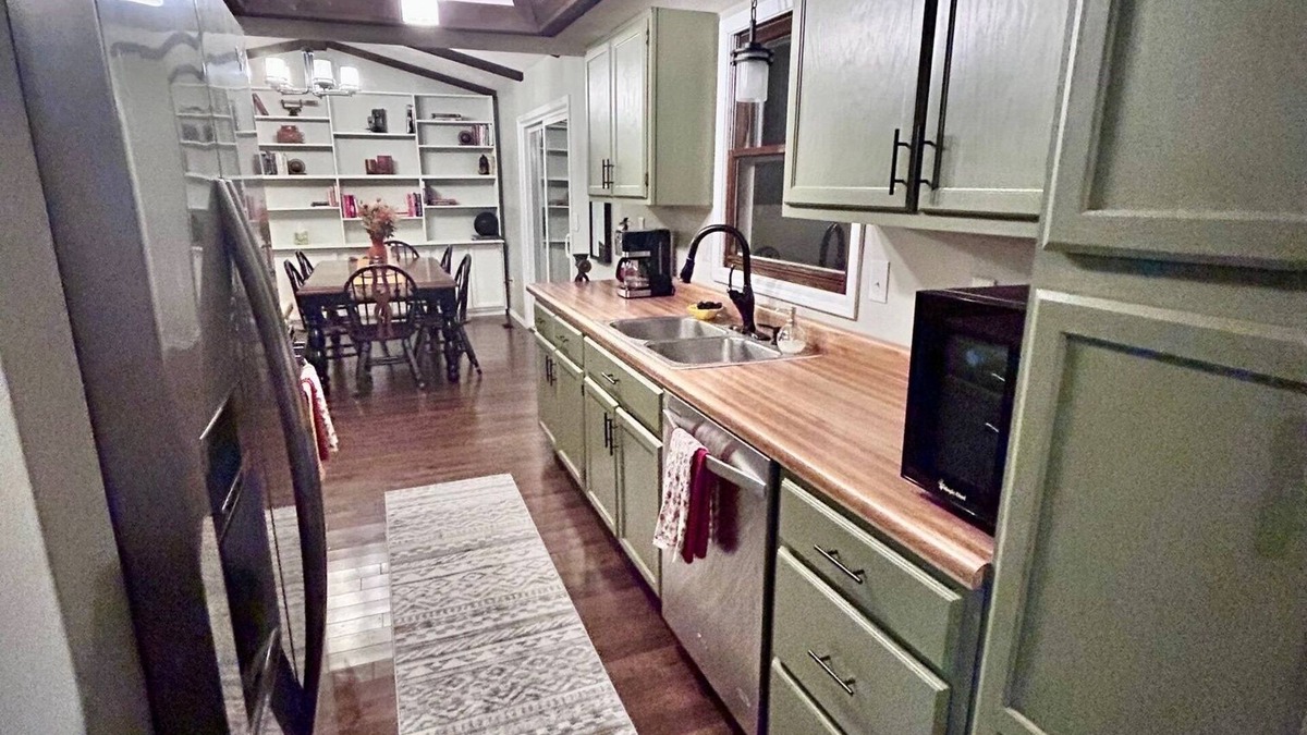 Ellettsville Cottage | Your charming 3-bedroom cottage retreat awaits! 10min to IU Stadium!