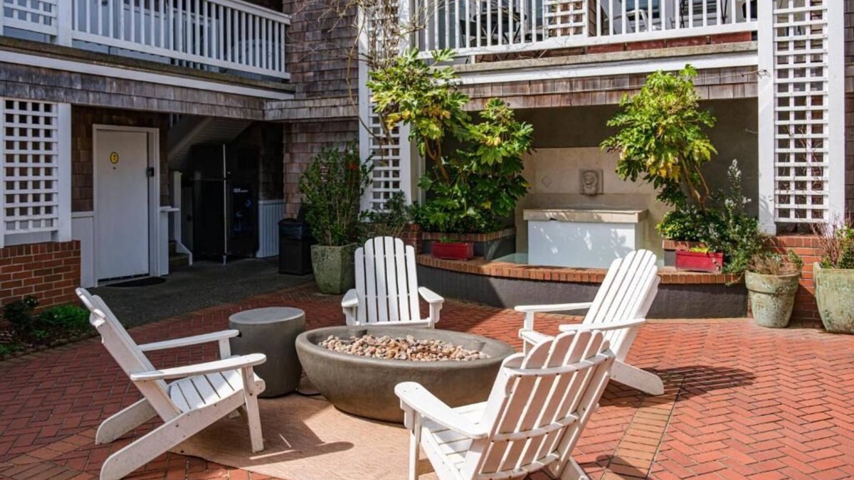 Downtown Cannon Beach Hotel | Your Coastal Stay with Walkable Charm & Shopping! Onsite Parking!
