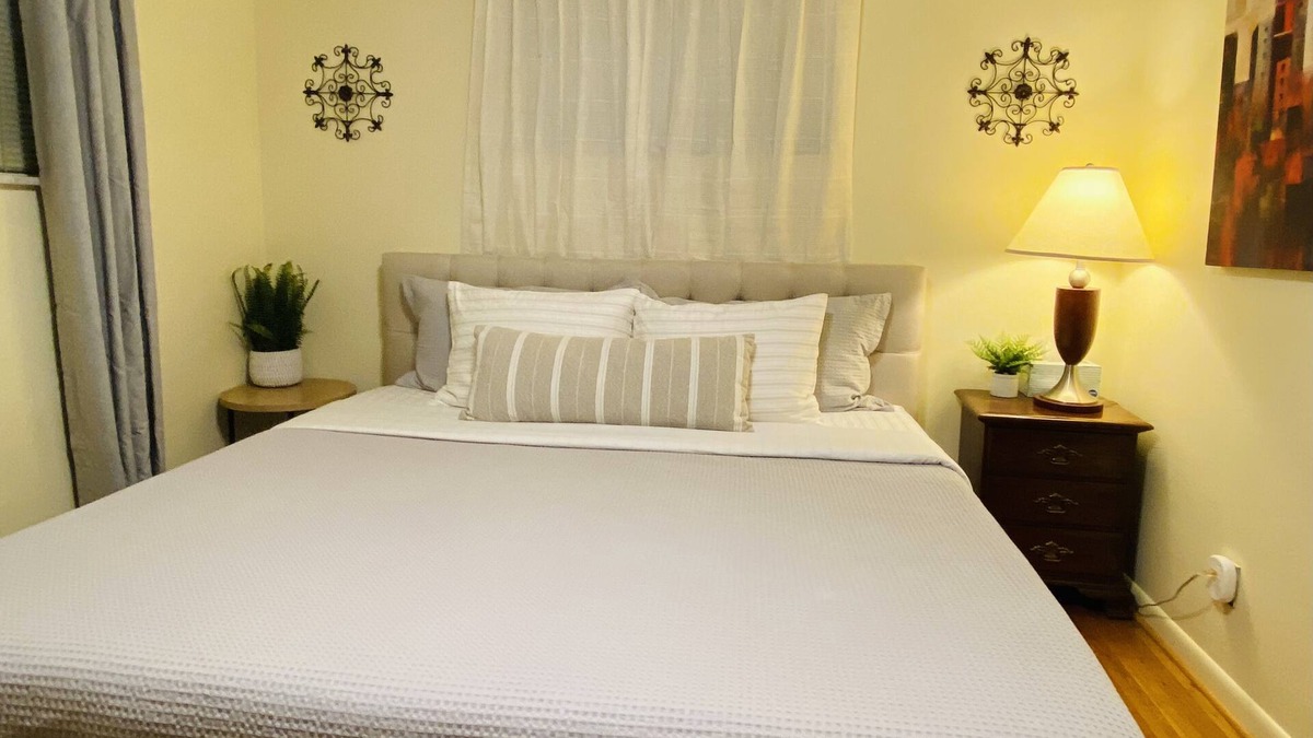 Ross Township House | Your Comfy Home in Pittsburgh with King beds and free parking