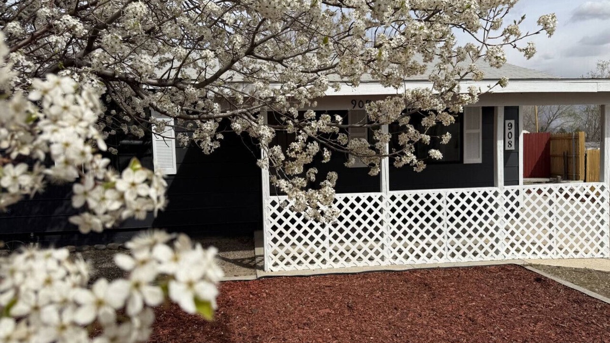 Bloomfield House | Your Cozy Base for Fun Escapes!