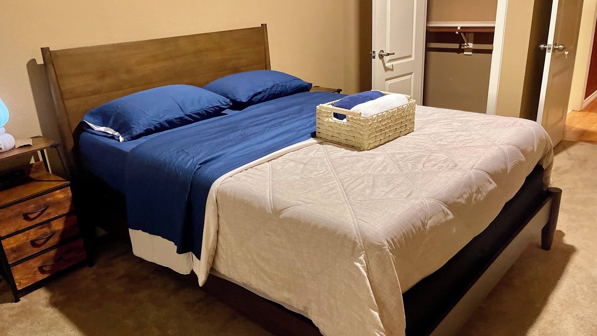 Euless House | Your Cozy Home Away from Home, in a gated neighborhood!