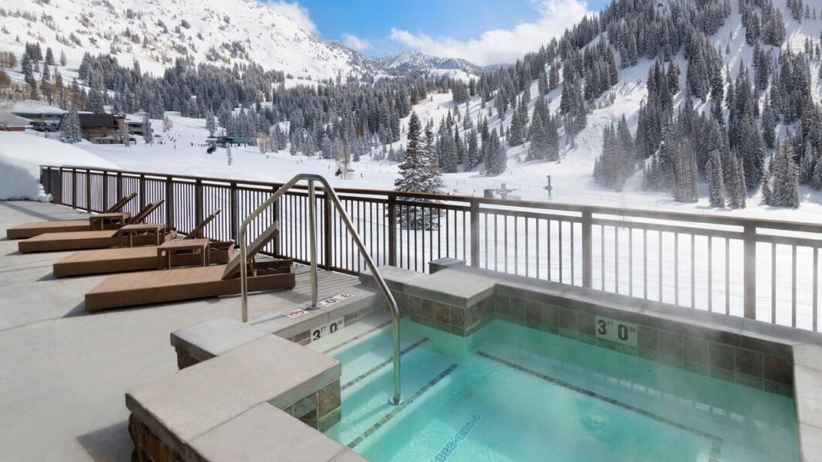Salt Lake Mountain Resorts Hotel | Your Destination For A Mountain Adventure! Onsite Game Room, Outdoor Pool, Spa