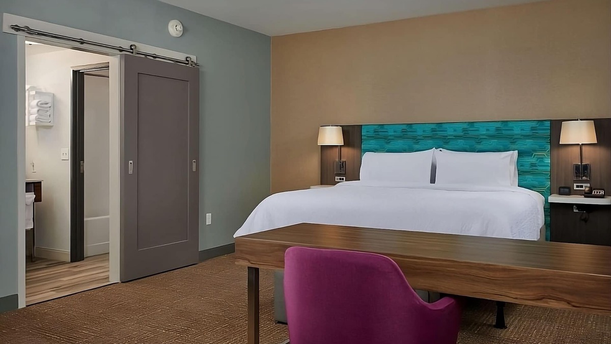Sherwood - Tualatin North Hotel | Your Dream Getaway! Free Breakfast, Pool, Pets Allowed, Free Parking!
