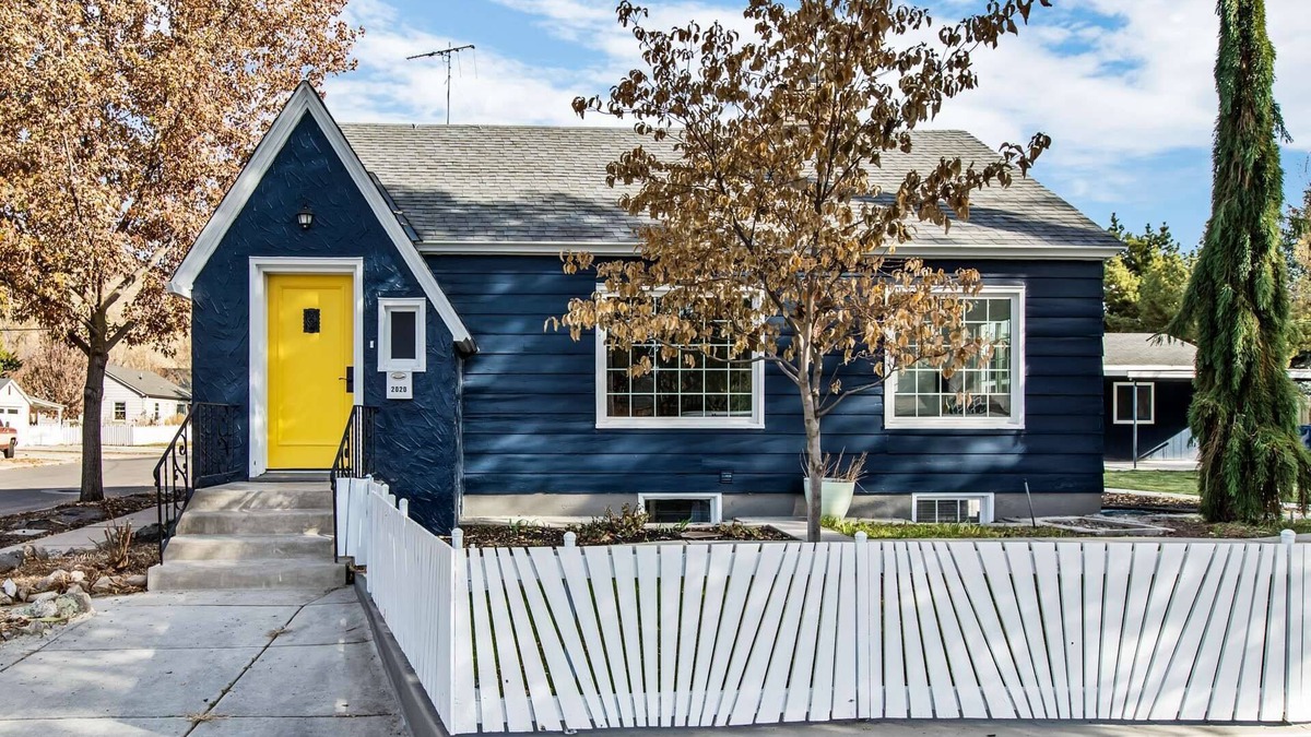 North End House | Your Family WANTS to stay here! Walk to Hyde Park, Camel's Back Park & Hike Boise Foothills!