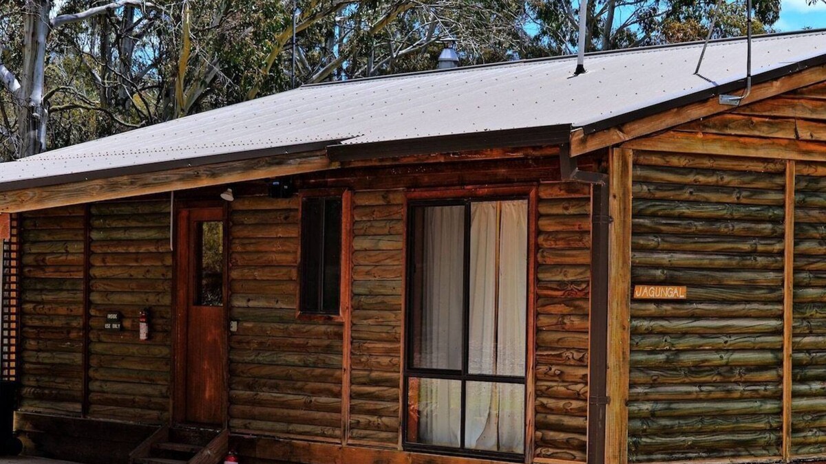 Adaminaby Cabin | Your gateway to an unforgettable holiday experience in the stunning Snowy Mountains!