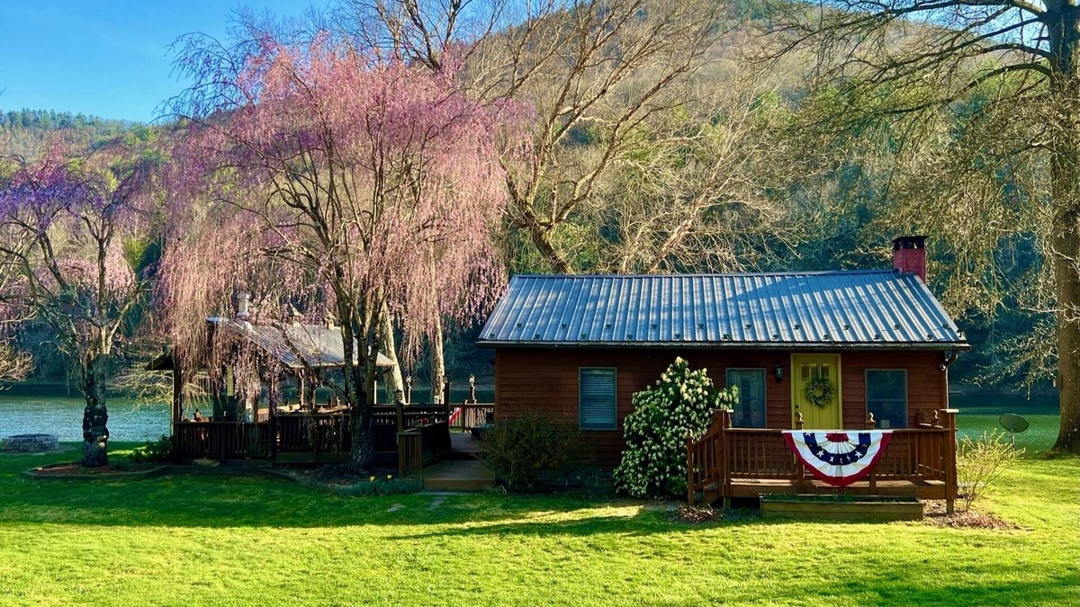 Jersey Mills Cottage | Your Get away in a Modern Creekside Cottage Directly on Pine Creek & Rail Trail
