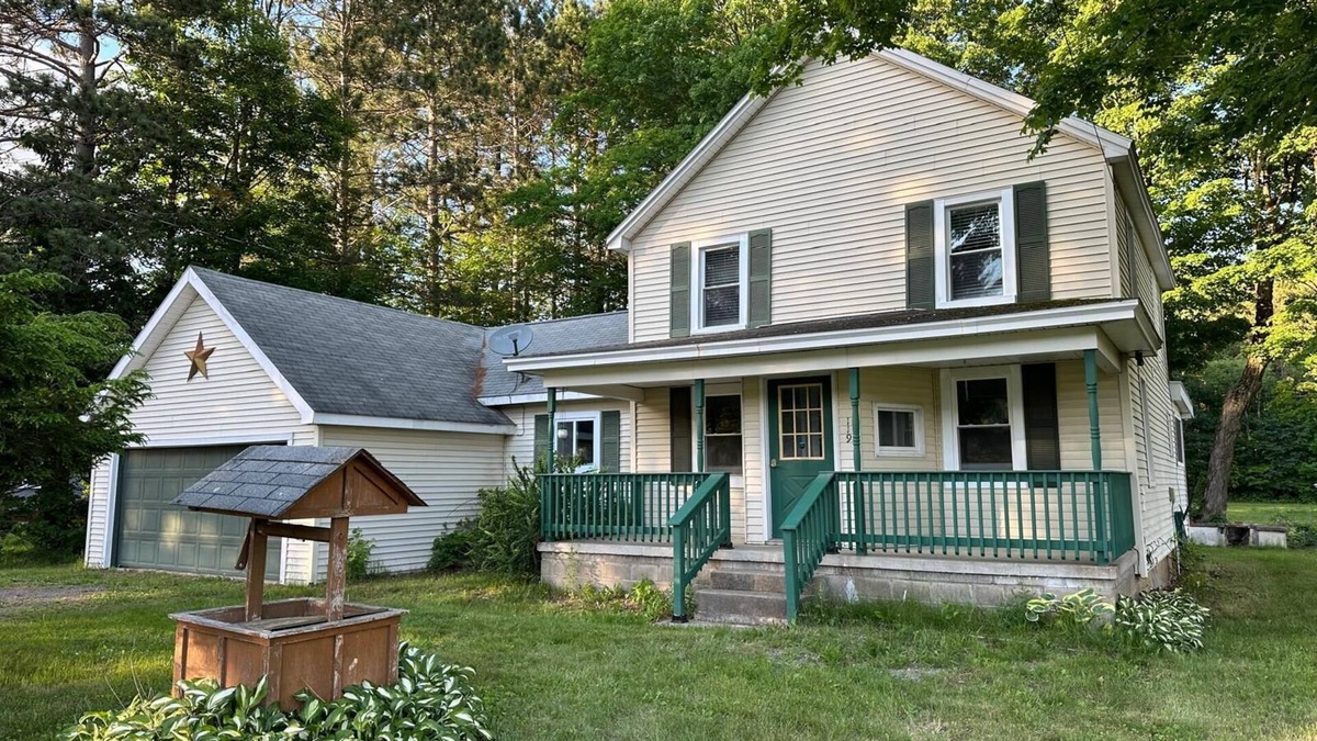 Mayfield House | Your getaway home Charming 3-bedroom house in fabulous Mayfield with WiFi, AC.