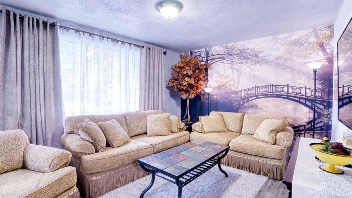 Ashtabula House | Your Haven in the Harbor, charming 3 bed house w/WIFI & AC in lovely Ashtabula!