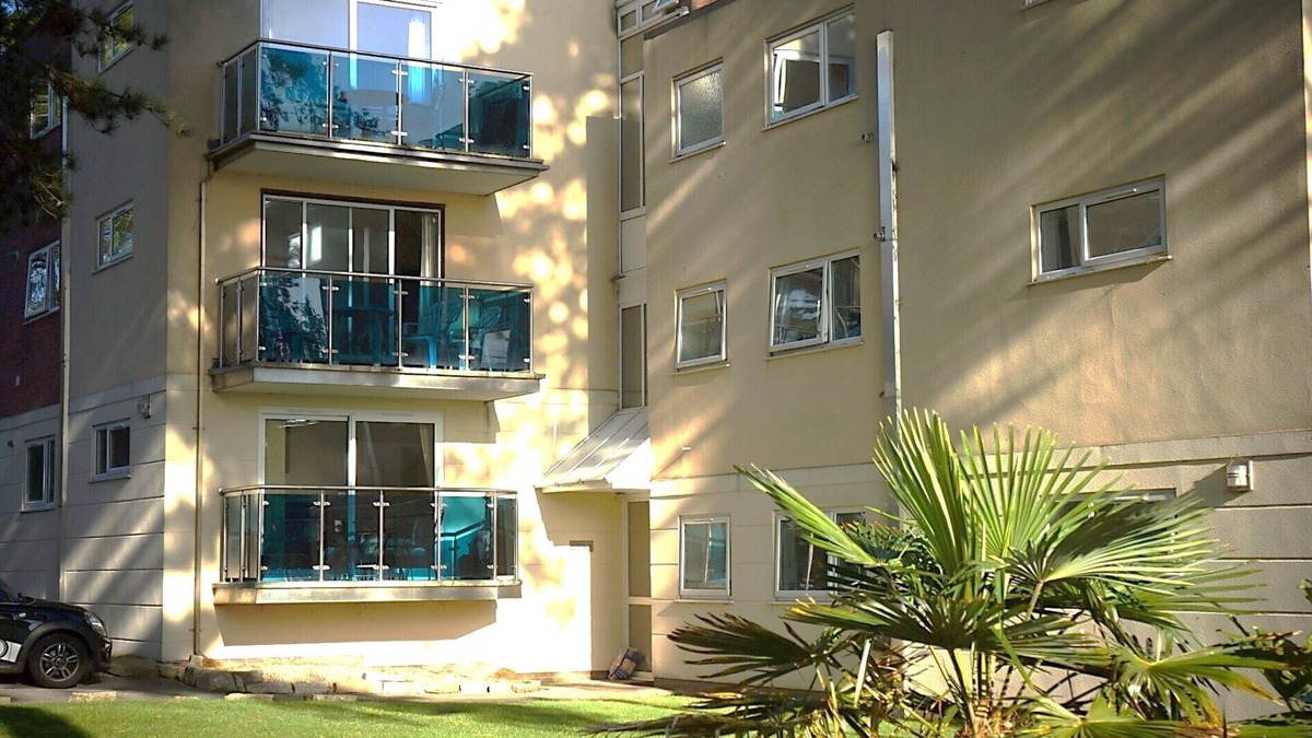 Sandbanks Apartment | Your holiday is just 100m from award winning beaches on Sandbanks peninsular.