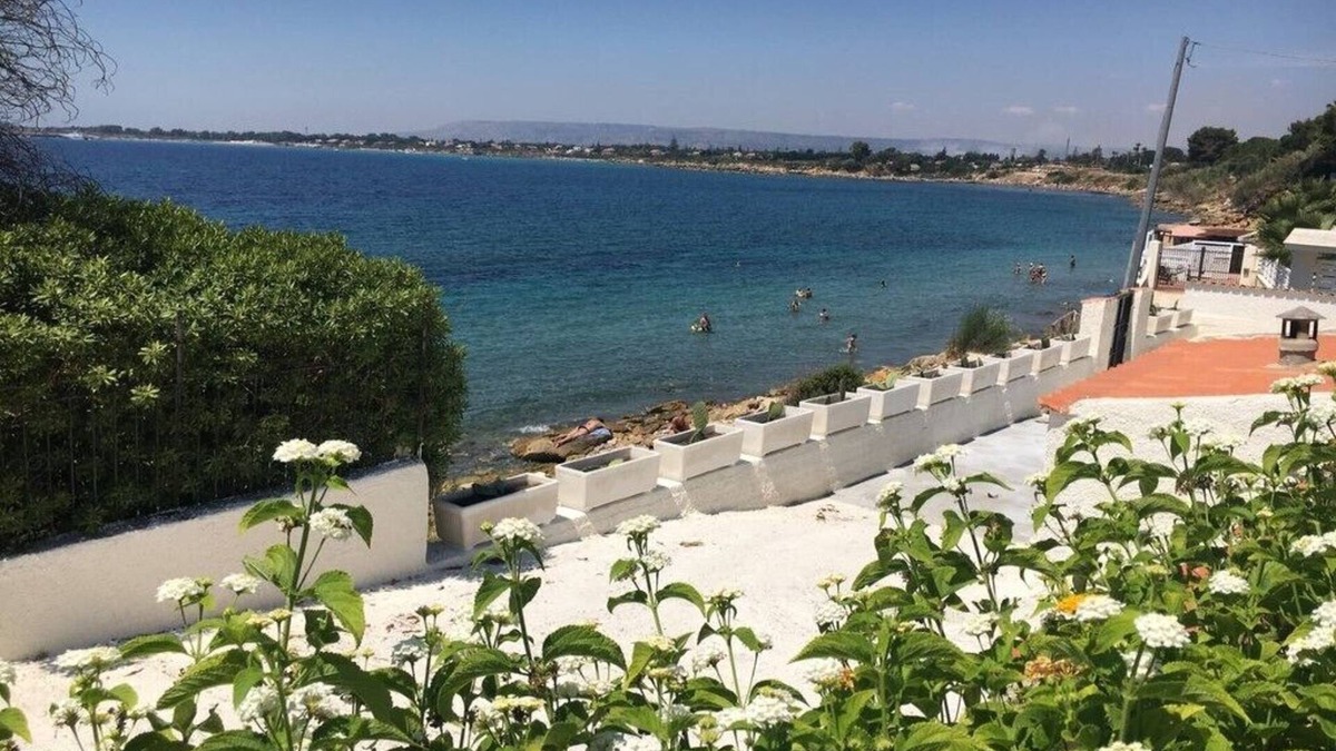 Punta Milocca Villa | Your home 3 meters from the sea