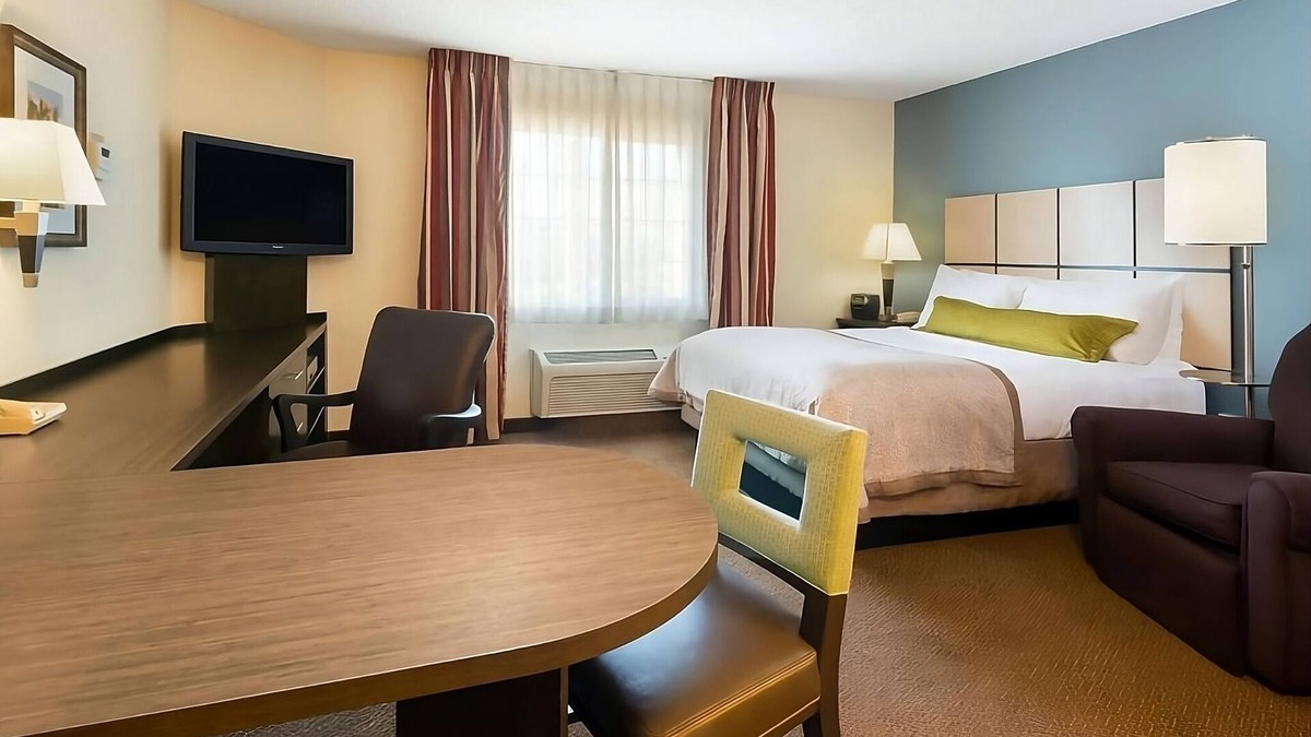 Somerset Hotel | Your Home Away From Home! Family-Friendly unit awaits! Near Buffalo Ridge Park