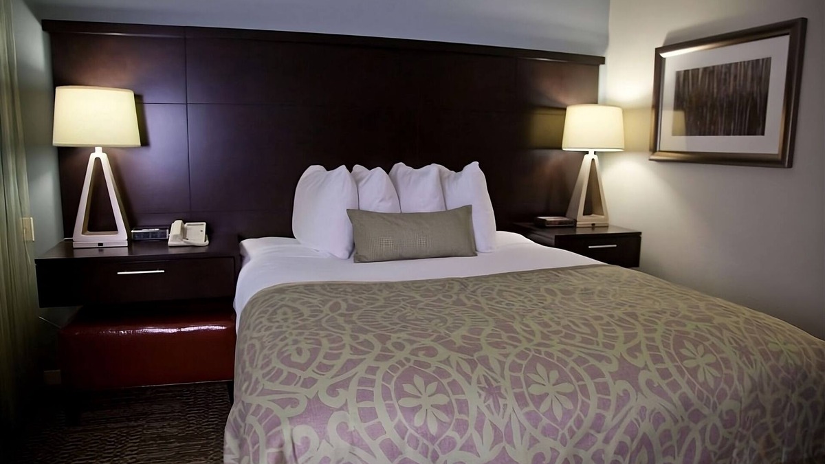 San Bruno Resort | Your Home Away From Home! Onsite Pool, Free Breakfast, Parking
