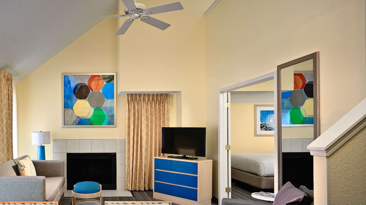 Westlake Hotel | Your Home Away From Home! Free Parking, Outdoor Pool, Pets Allowed