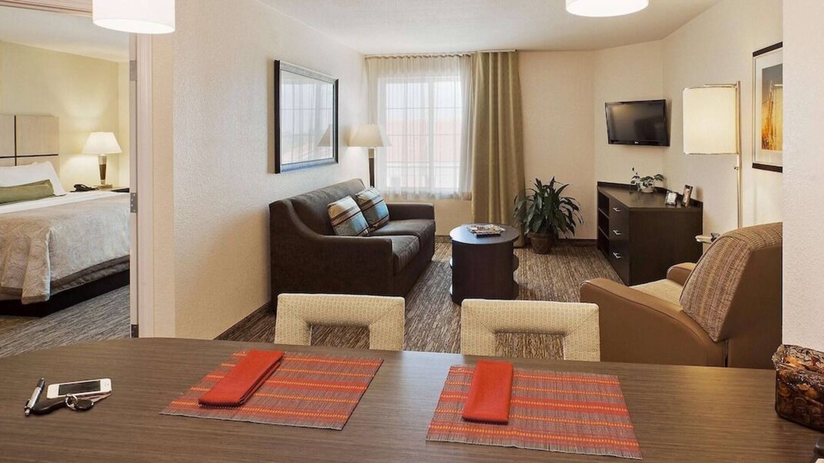 Horsham House | Your Home Away From Home! Free Parking, Pets Allowed, Near Speed Raceway