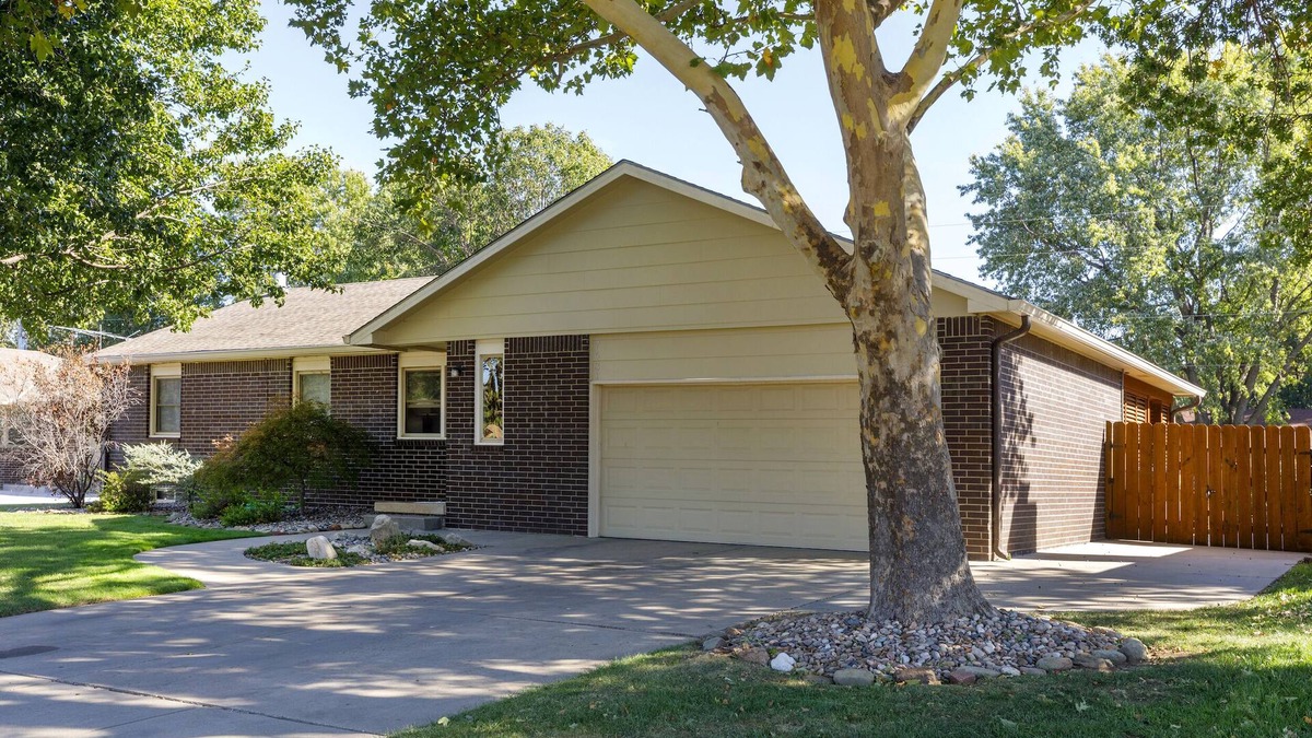 Wichita House | Your Home Away from Home: Retreat Perfect for Large Families and Groups