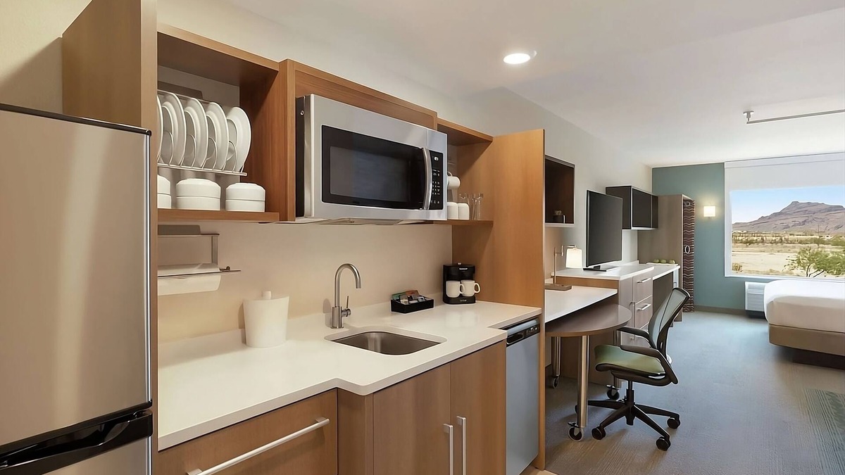 East Mesa Hotel | Your Home Away from Home! Free Breakfast, Pool, Free Parking, Pets Allowed!