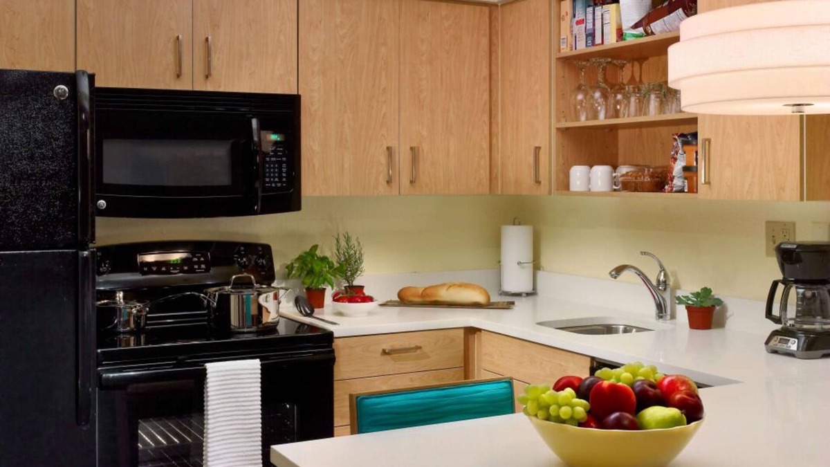 Dublin House | Your Home Away From Home! 3 Relaxing Units, Pool, Free Parking, Pets Allowed