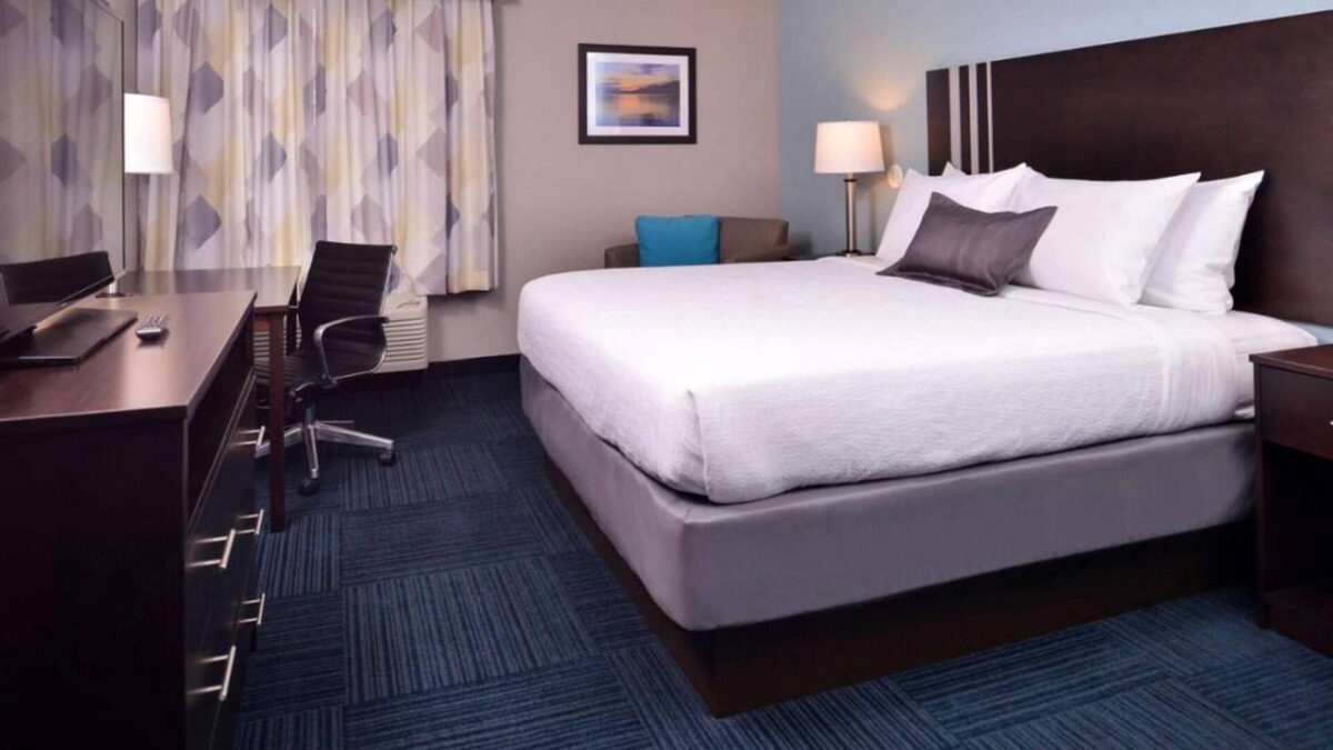 Blaine House | Your Home Away From Home! Onsite Restaurant, Free Parking, Indoor Pool
