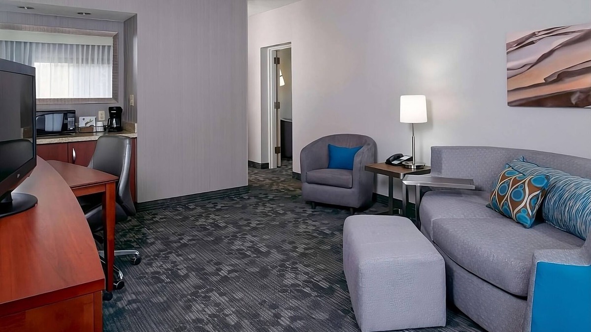 Waldron Hotel | Your Home Away From Home! Pet-Friendly Property in Kansas City!