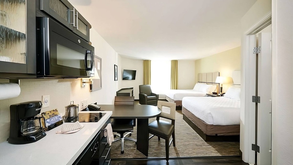 Linthicum Heights Resort | Your Home Base for Exploring Charm City! 2 Great Units with Private Kitchenettes