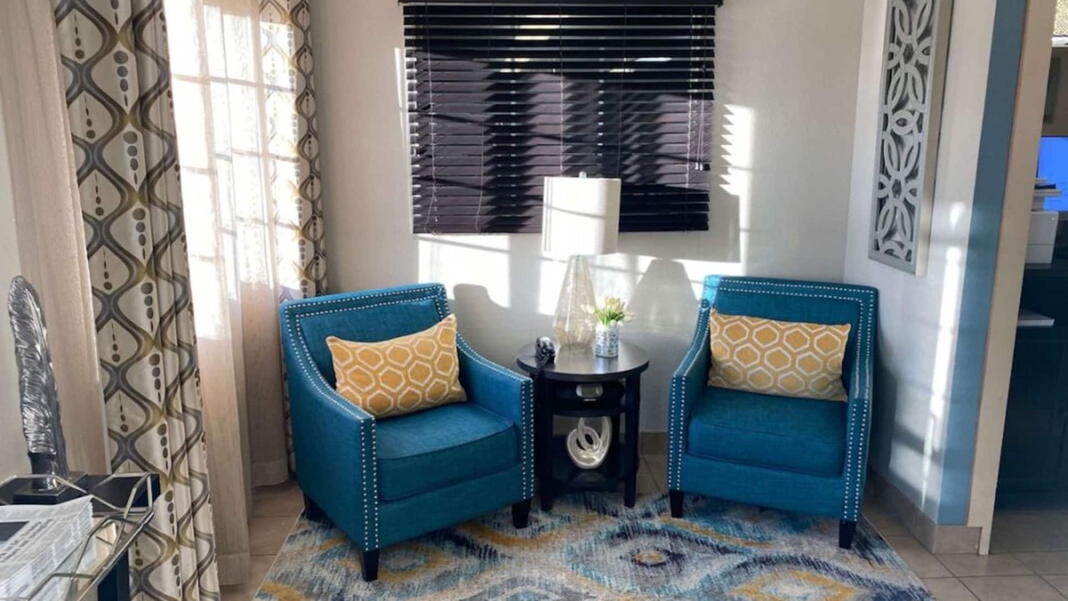 Westchase House | Your Home Far Away From Home! FREE Parking, Pets Allowed, Near Ashford Pub!
