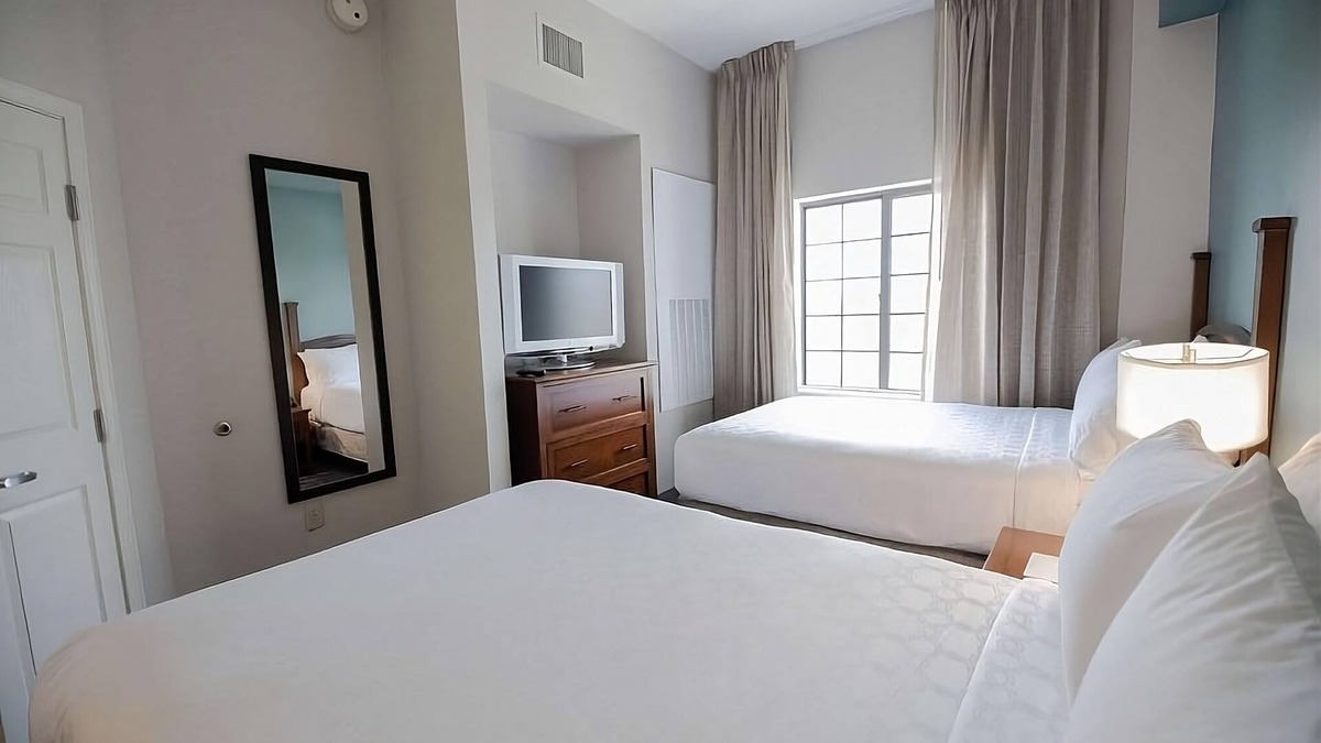 Highlands - Perkins Hotel | Your Home in Baton Rouge's Heart! Pet-friendly Suite w/Kitchen! Parking, Pool!
