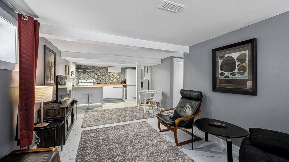 Port Alberni House | Your Home in the Heart of Vancouver Island - Lower Suite
