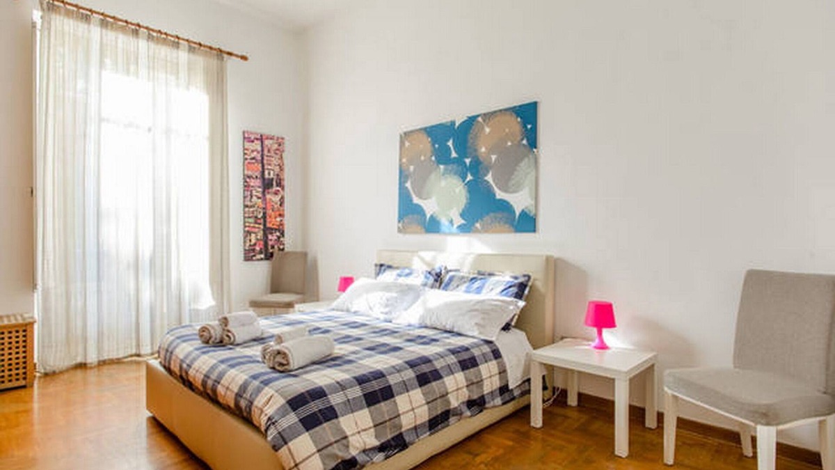 Vomero Apartment | Your home in the heart of Naples! Large and comfortable apartment in the center Vomero.