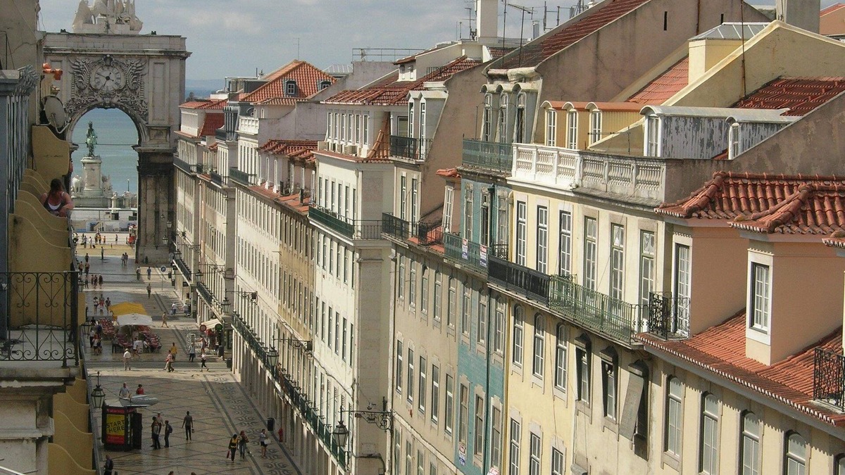 Baixa Apartment | Your home right in the heart of Lisbon! with a balcony to the Augusta Street!