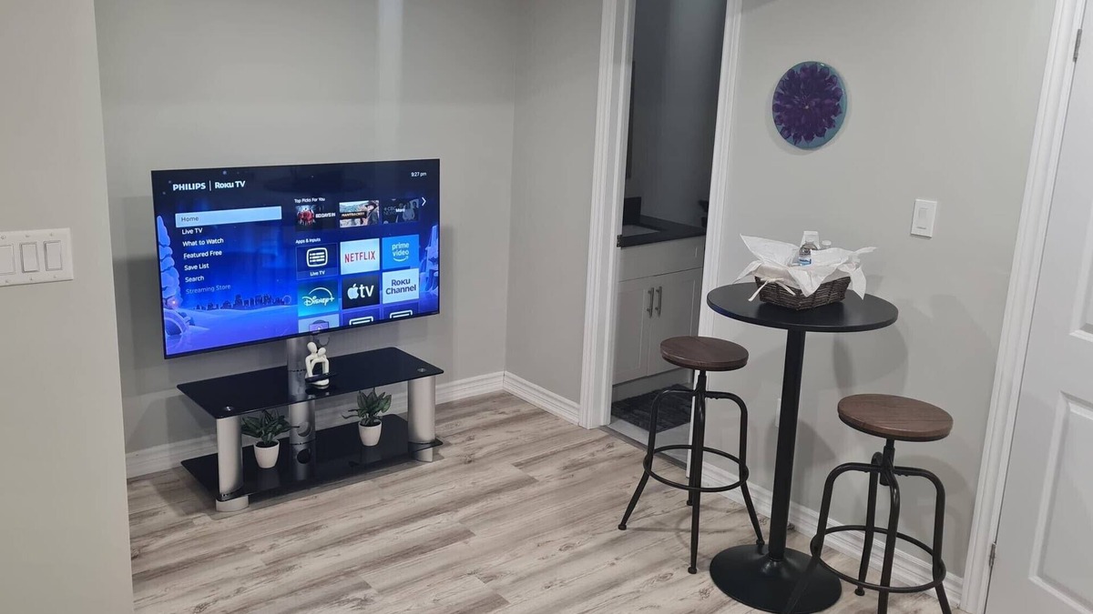 Niagara Falls House | YOUR home @ the FALLS - 10 mins from the FALLS n5 mins from plazas & mall