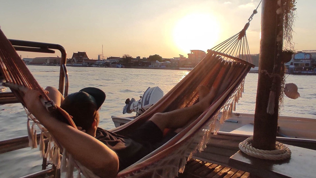 Phra Borom Maha Ratchawang Boat Rental | Your homestay on the Chao Phraya River in Bangkok, next to the Grand Palace