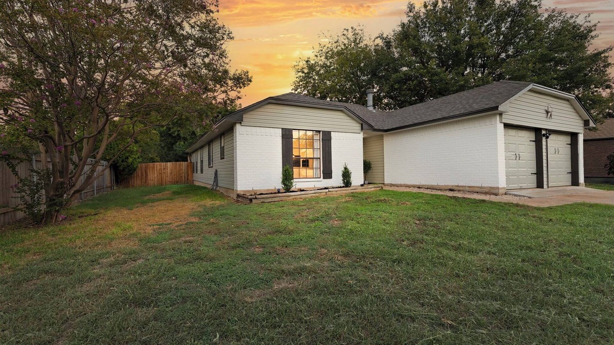 South Creek House | Your House! King Bed 65' TV, Near Kalahari, Local Host + Large Deck