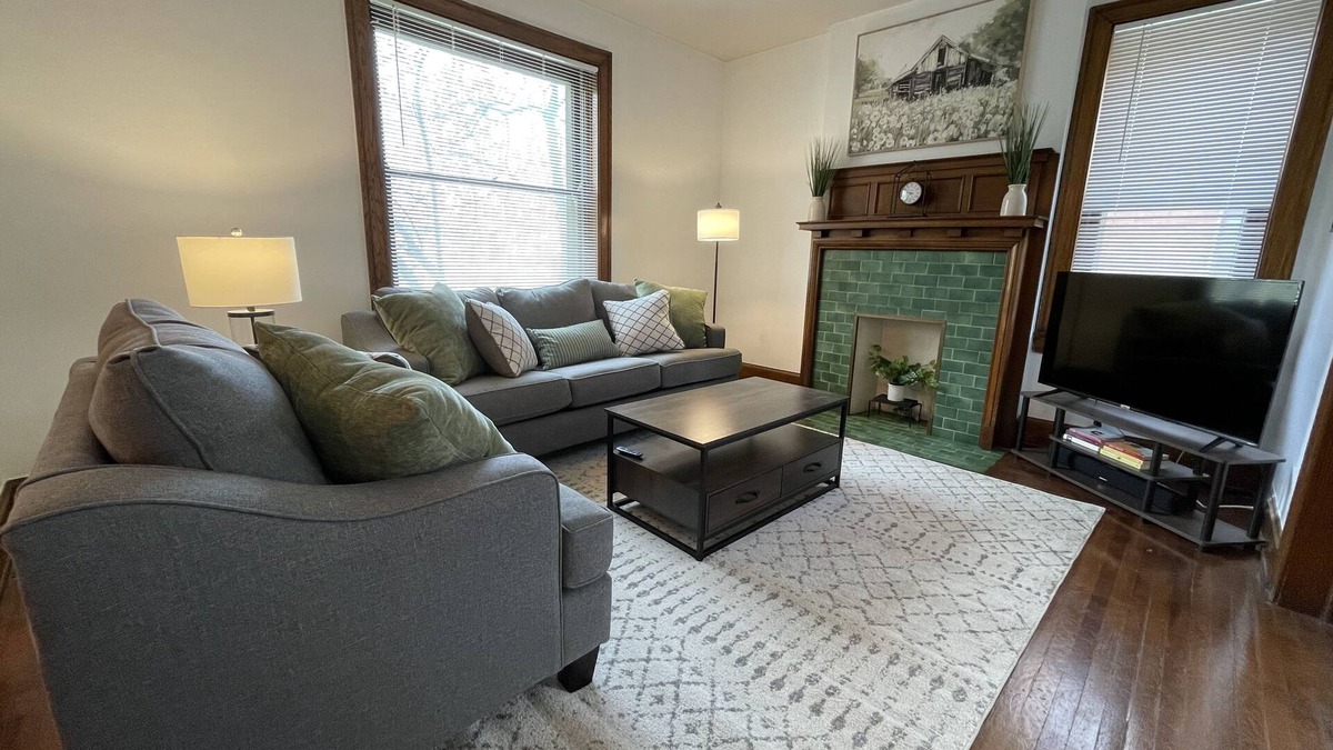 Hyde Park Apartment | Your Hyde Park Retreat – Pet-Friendly, Walkable, Sleeps 6