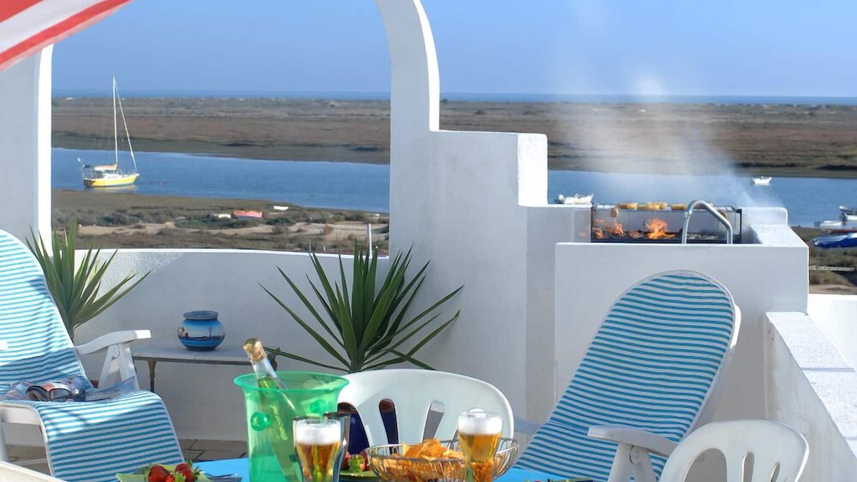Santa Luzia Apartment | Your ideal, affordable place in the sun! St-Luzia apt. with sea-view.