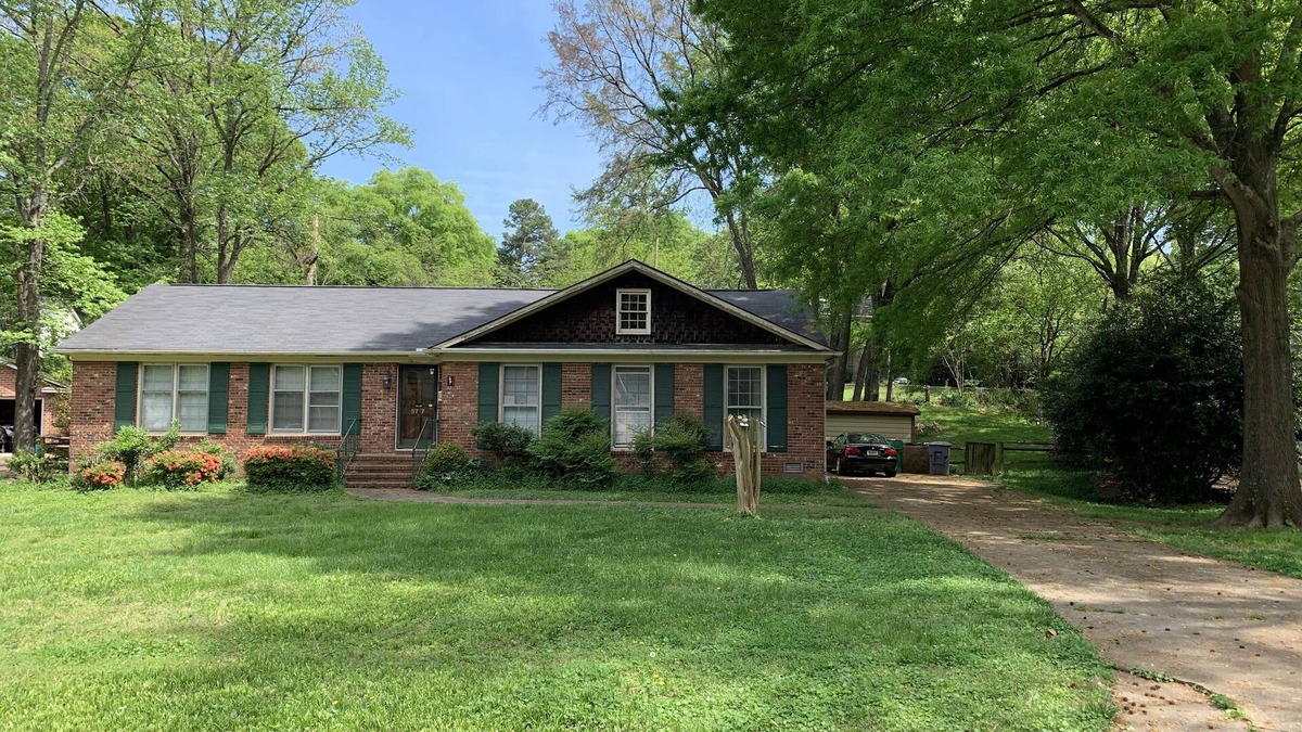 Charlotte House | Your Ideal Short-Term Stay in a Luxurious, Fully Furnished Executive Home