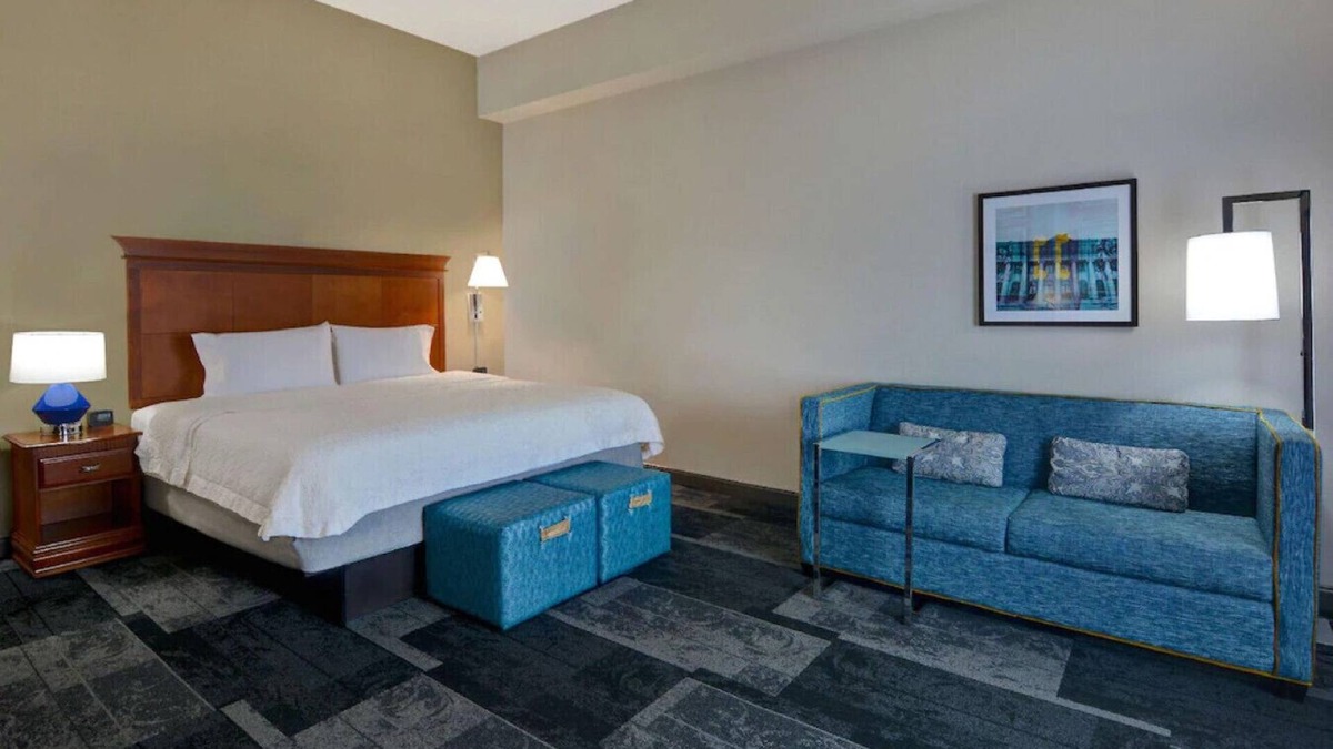 Hoover House | Your Intimate & Romantic Sanctuary W/ Free WiFi