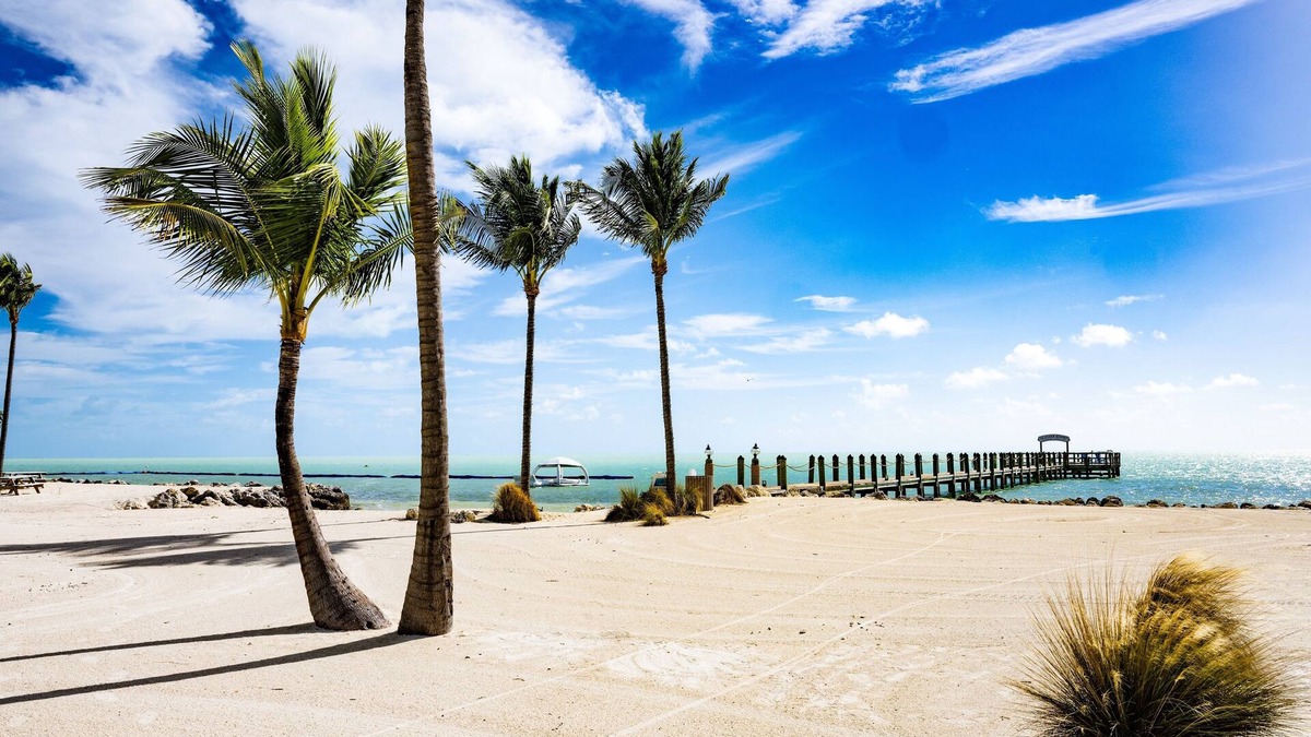Islamorada Hotel | Your Islamorada Hideaway! Beachfront Accommodation - Onsite Pool, Parking