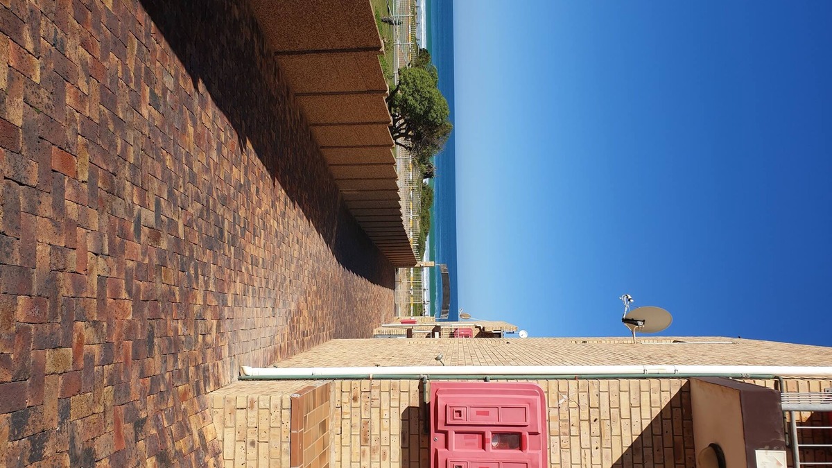 Jeffreys Bay Apartment | Your Jeffrey's Main beach holiday starts here!