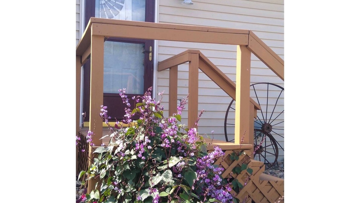 Winfield House | Your Kansas Hide-away! 'The Gatehouse' welcomes you!