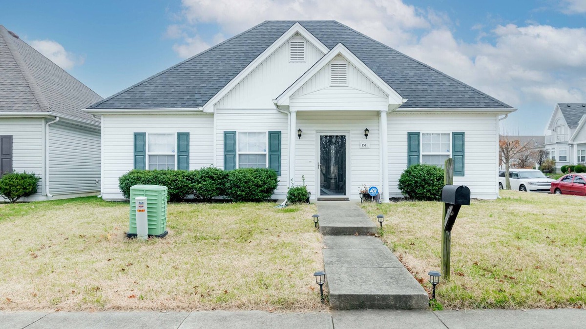 Park Duvalle House | Your Kentucky Home |3BR, Sleeps 9|
