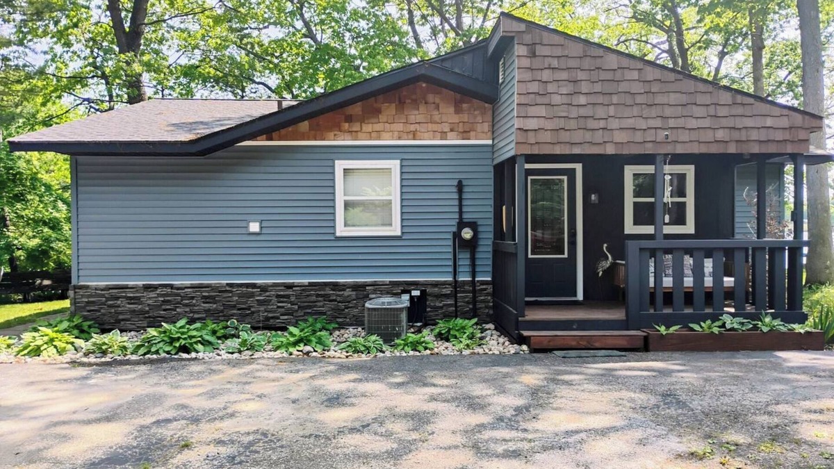 Newaygo House | Your lakeside story, powered by paddles and perfect moments.