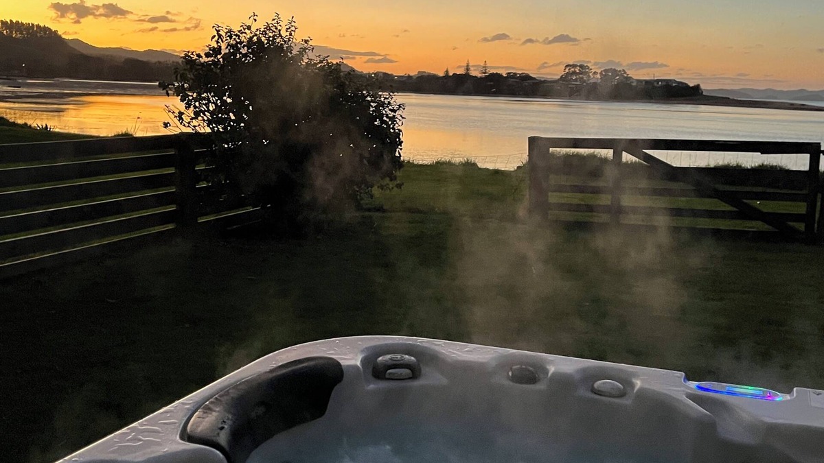 Pataua House | Your Lovestory - Spa, Logfire and Complimentary Wine
